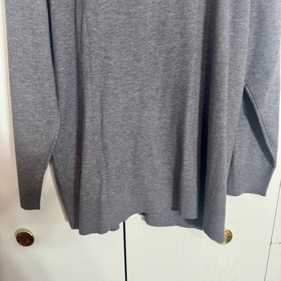 EUC. Gray button down women’s cardigan sweater XL. Light weight withpockets - Picture 9 of 13